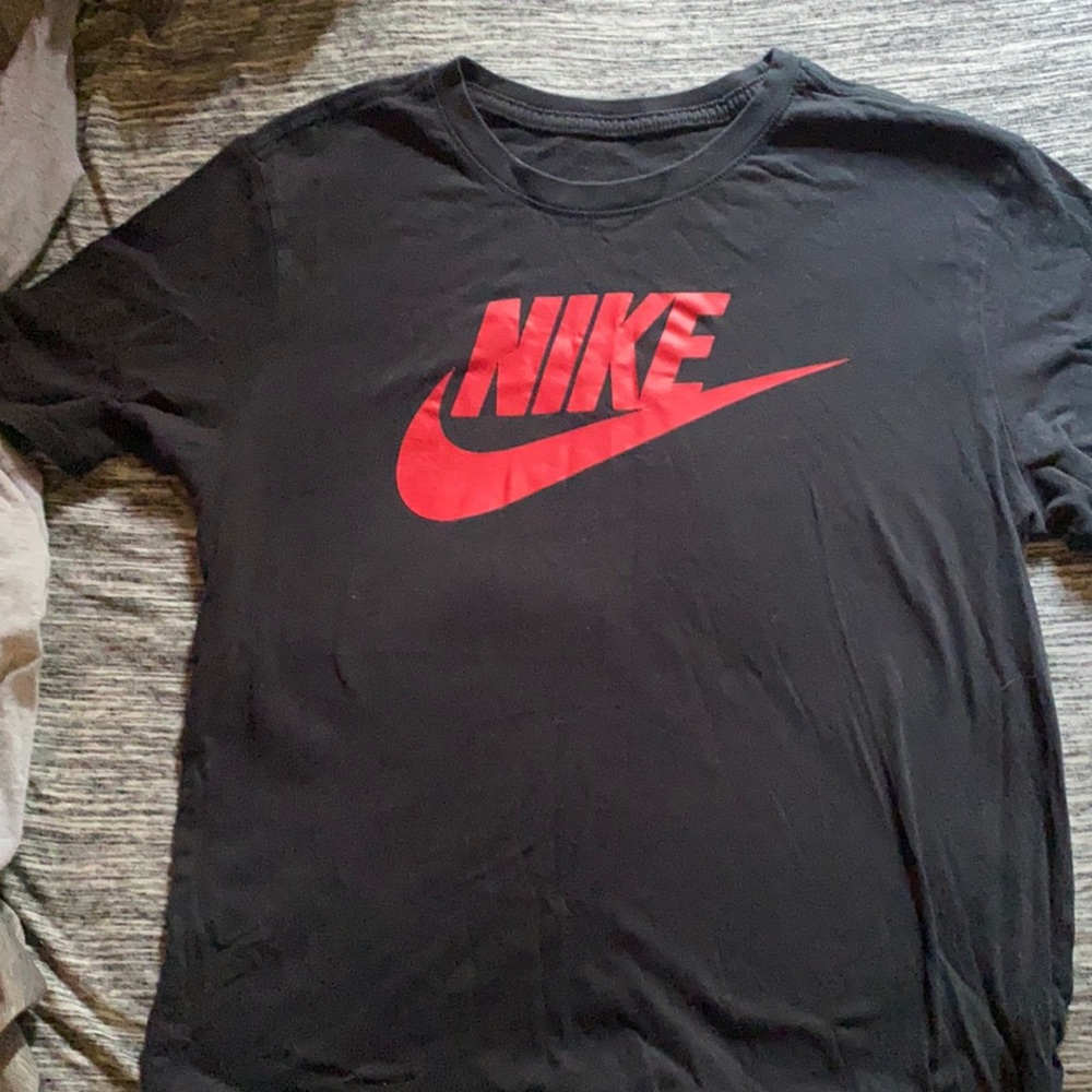 Like new Men’s Medium Nike tee